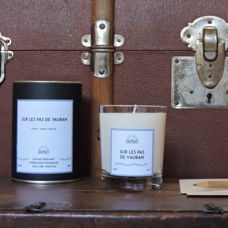 Bougie parfum poivre et safran. Senteur de la pierre d'antan.
