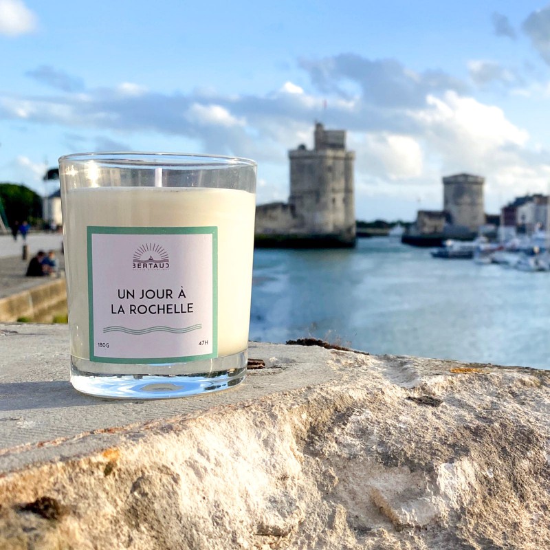 Bougie "Un jour à La Rochelle", parfum élémi et chèvrefeuille. Senteur chic et élégante.