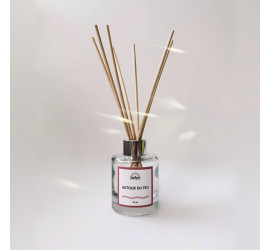 Parfum feu de bois, réconfortant et chaleureux.