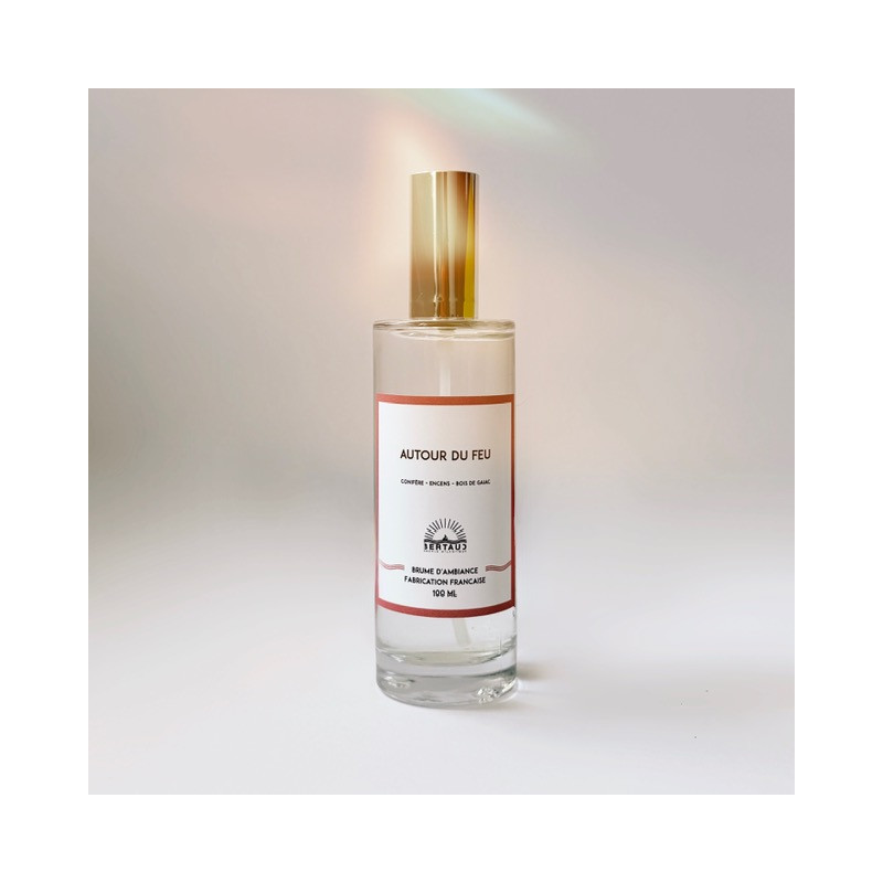 Parfum feu de bois, réconfortant et chaleureux.