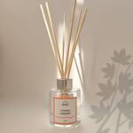 Évocation du Cognac ambré aux reflets dorés et aux effluves d’alambic - un must have pour un intérieur élégant et typé
.
Aux notes d’ambre, mandarine, yuzu, le juste équilibre d’agrumes ni sucré ni amer
.
Disponible en bougie, en diffuseur à tiges rotin et en brume d’ambiance.
.
.
📷 @polereagency 🍊🍋‍🟩