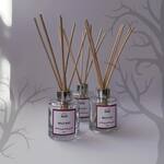 Le parfum réconfortant de la fin d’année par excellence, c’est Belle nuit. Il n’y en a jamais trop!
.
Notre parfum Belle nuit aux notes de thé noir, zeste d’agrumes et clou de girofle est l’accord parfait pour cette saison.
.
Disponible en bougie, en diffuseur à tiges rotin et en brume d’ambiance.
.
.
📷 @polereagency ❄️