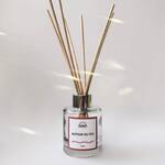 L’odeur crépitante du feu de bois est dans notre parfum Autour du feu.
Un équilibre subtil de boisé, fumé et cendré.
.
Notes de conifère, encens et bois de Gaïac. Disponible en bougie, en diffuseur à tiges rotin et en brume d’ambiance. Sur notre e-shop, en boutique et chez nos revendeurs.
.
.
📷 @polereagency 🔥