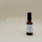 Que ce soit en rêve ou en réalité, on aime avoir les Pieds dans le sable. Notes d’algue brune, sel marin et cèdre.
.
Existe en bougie, diffuseur à tiges rotin et brume d’ambiance - disponible en boutique et sur notre e-shop 
.
Fabrication 100% artisanale dans notre atelier au coeur du Marais Poitevin 
.
.
📷 @polereagency 💛