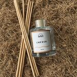 Un coup d’éclat 
.
Parfum L’âge d’or aux notes de bergamote, feuilles de laurier, vétiver
.
Disponible sur l’e-shop et en boutique en bougie parfumée, diffuseur à tiges rotin et brume d’ambiance
.
.
📷 @polereagency 🪴