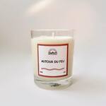 Pour une ambiance chaleureuse, sous un plaid ou le temps d’une partie de jeu entre amis. Notre nouveau parfum diffuse une douce odeur de feu de bois. Un équilibre subtil de boisé, fumé et cendré.
.
Notes de conifère, encens et bois de Gaïac. Disponible en bougie, en diffuseur à tiges rotin et en brume d’ambiance. Sur notre e-shop, en boutique et chez nos revendeurs.
.
.
📷 @polereagency 🔥