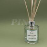 Plonger au coeur d’une pinède, c’est l’effet de notre parfum La brise des pins. À respirer sans modération !
.
Notes de pin et eucalyptus
.
Existe en bougie, diffuseur à tiges rotin, brume d’ambiance - disponible en boutique et sur notre e-shop 
.
Fabrication 100% artisanale dans notre atelier au coeur du Marais Poitevin 
.
.
📷 @polereagency 💚