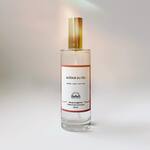 🆕 Notre nouveauté diffuse le parfum réconfortant d’un feu de bois. Un doux équilibre de boisé, fumé et cendré.
.
Notes de conifère, encens et bois de Gaïac. Disponible en bougie, en diffuseur à tiges rotin et en brume d’ambiance.
.
.
📷 @polereagency 🔥