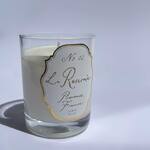 Développer une bougie parfumée pour @jamiebeck.co , c’est à la fois l’excitation de réussir à créer le parfum qu’elle imagine à partir de matières premières d’excellence et le savoir-faire pour mettre au point le mélange de cires végétales optimal pour diffuser toutes les facettes de ce parfum.
.
Avec sa nouvelle bougie La Roseraie, Jamie partage le délicat parfum des roses de jardin, le matin quand la rosée perle encore sur les pétales.
.
Merci Jamie pour votre confiance. 
.
Visitez le compte de @jamiebeck.co . Une personnalité à part avec l’humilité et la gentillesse des professionnels talentueux. Photographe New Yorkaise au regard si personnel, son parcours de vie l’a conduite en Provence depuis quelques années, Jamie aime partager son amour de cette région de France.
. 
En exclusivité en France et aux USA chez @jamiebeck.co 
.
📷 @polereagency 🌹