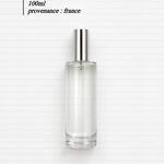 Priorité aux circuits courts dans nos approvisionnements 
.
Flacon de nos brumes d’ambiance 
.
.
📷 @polereagency 📝